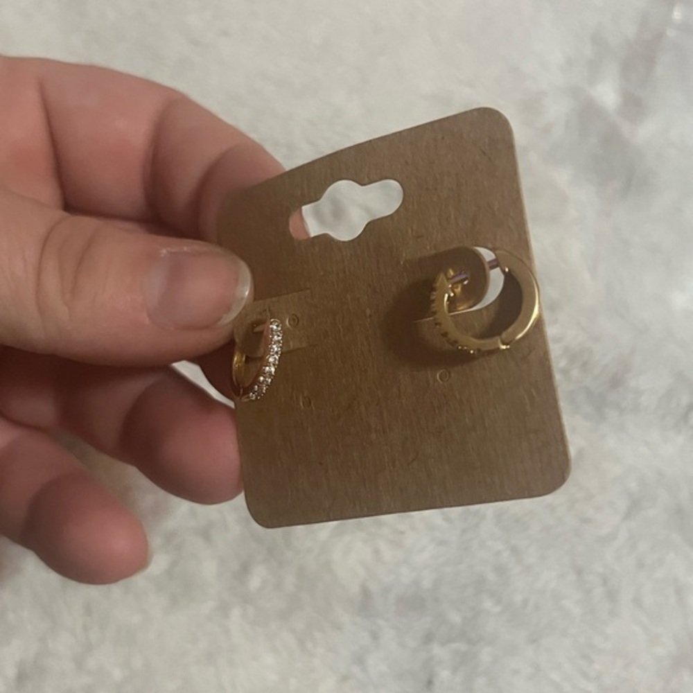 Beautiful 14K Gold Filled small hoop earrings. NWOT.